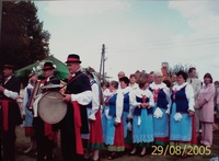 Nadgoplański Zespół Folklorystyczny w trakcie Dożynek Gminnych w Sukowach (2005)  