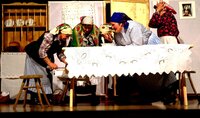 Zdjęcie wykonane w czasie występu Teatru Obrzędowego "Borowioki" podczas dni promocji gminy Ślesin